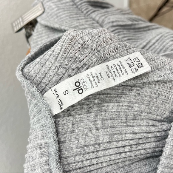 ALO YOGA Women’s Muse Sweatpant Heather Grey size Small - Picture 4 of 12